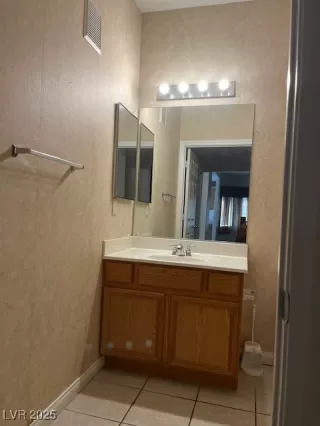 Photo #5: 2717797 Listing