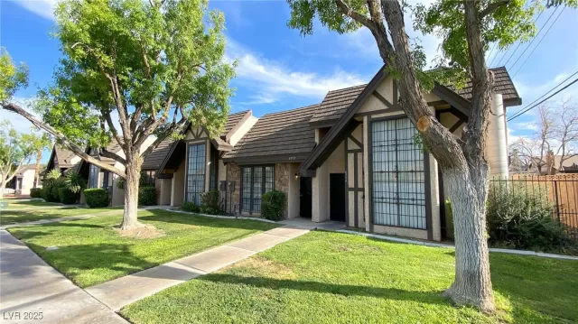 MLS: 2717810 Condo For Sale