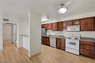 Photo #4: 2717815 Listing