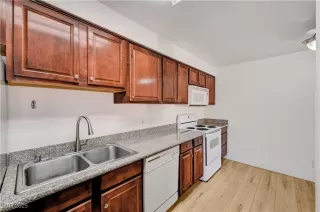 Photo #6: 2717815 Listing