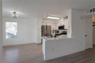 Photo #4: 2717817 Listing