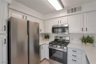 Photo #6: 2717817 Listing