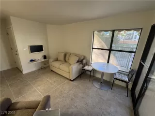 Photo #4: 2717825 Listing 