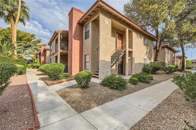 MLS: 2717842 Condo For Sale