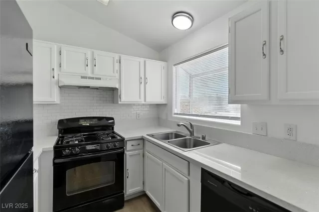 MLS: 2717873 Condo For Sale
