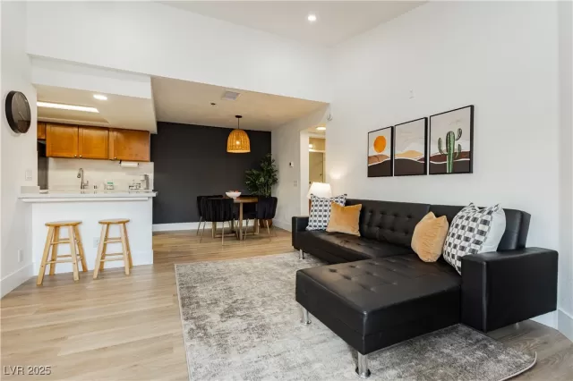 MLS: 2717892 Condo For Sale