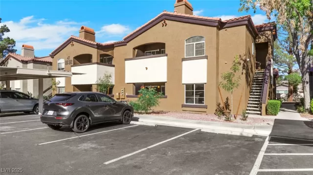 MLS: 2717894 Condo For Sale