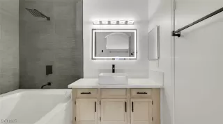 Photo #3: 2717894 Listing