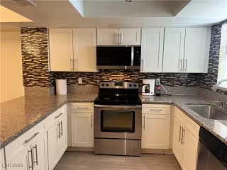 Photo #2: 2717902 Listing