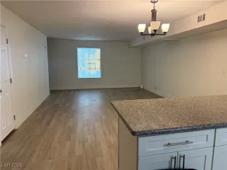 Photo #3: 2717902 Listing