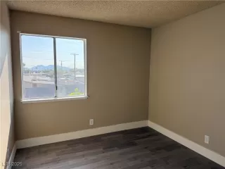 Photo #6: 2717902 Listing