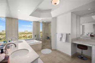 Photo #5: 2717908 Listing