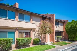 Photo #2: 2717917 Listing