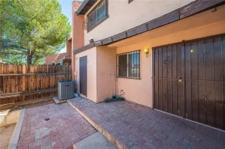 Photo #4: 2717917 Listing