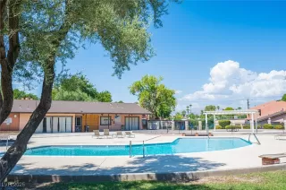 Photo #6: 2717917 Listing