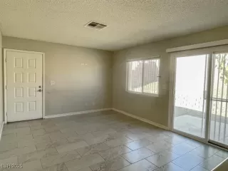 Photo #4: 2717953 Listing