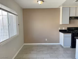 Photo #5: 2717953 Listing