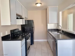 Photo #6: 2717953 Listing