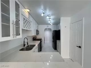 Photo #5: 2717959 Listing 