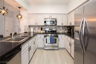 Photo #1: 2717988 Listing 