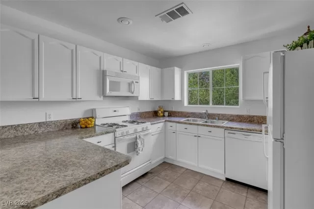 MLS: 2717993 Condo For Sale