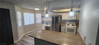 Photo #4: 2718000 Listing 