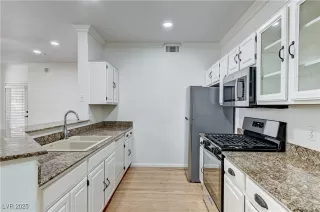 Photo #3: 2718016 Listing 