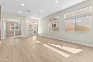 Photo #5: 2718021 Listing 