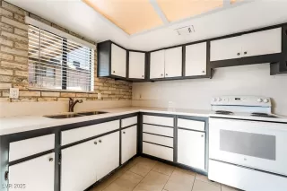 Photo #5: 2718029 Listing 