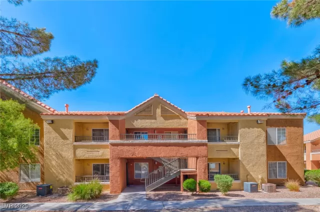 MLS: 2718044 Condo For Sale