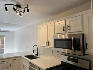 Photo #2: 2718047 Listing 