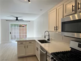 Photo #3: 2718047 Listing 