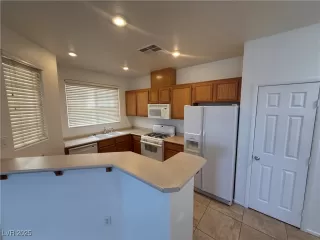 Photo #2: 2718067 Listing 