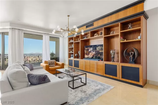 MLS: 2718082 Condo For Sale