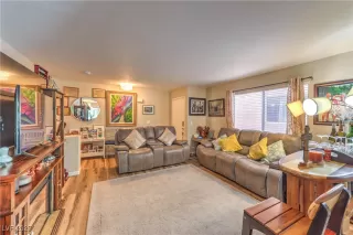 Photo #4: 2718084 Listing