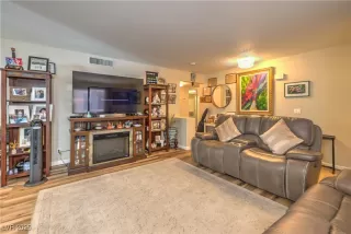 Photo #5: 2718084 Listing