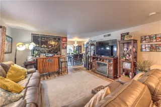 Photo #6: 2718084 Listing