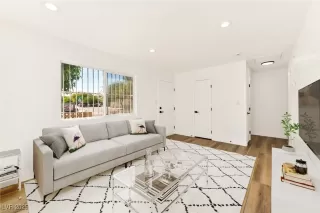 Photo #1: 2718085 Listing