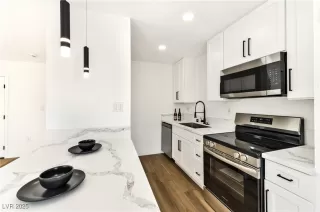 Photo #3: 2718085 Listing