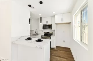 Photo #5: 2718085 Listing