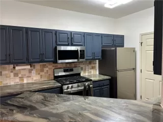 Photo #2: 2718119 Listing 