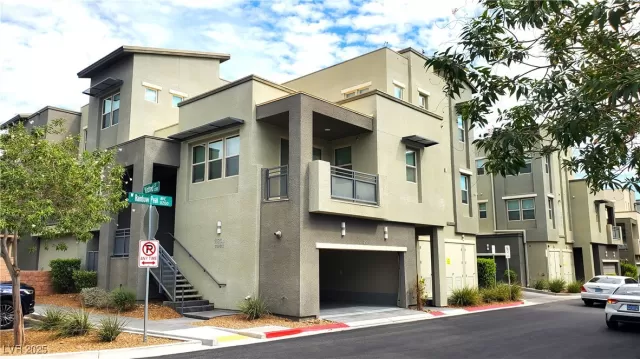 MLS: 2718122 Condo For Sale