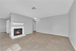 Photo #3: 2718143 Listing