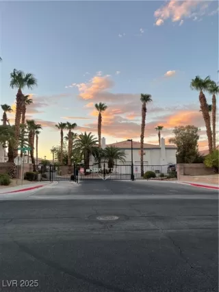 Photo #3: 2718147 Listing 