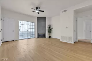 Photo #4: 2718150 Listing