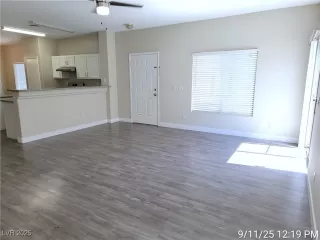 Photo #4: 2718173 Listing 