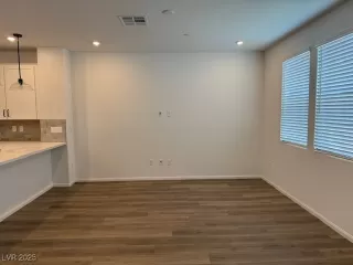 Photo #3: 2718183 Listing 