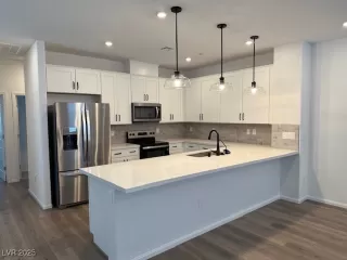 Photo #4: 2718183 Listing 