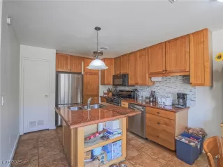 More Details about MLS # 2718190 : 6162 MEADOW VISTA LANE