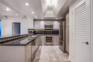 Photo #5: 2718192 Listing